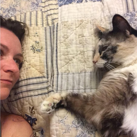 Meet your Posher, Beth - Picture 2 of 11